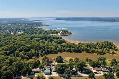 Enjoy lakeside living at its best in this spacious waterfront - photo 35