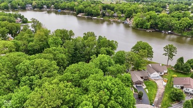 Tucked among mature trees in the highly sought-after South - photo 37