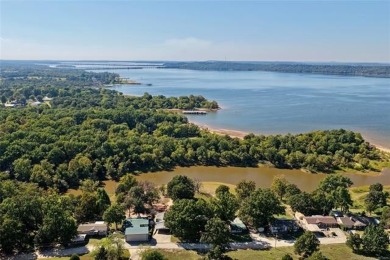 Enjoy lakeside living at its best in this spacious waterfront - photo 38