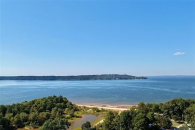 Enjoy lakeside living at its best in this spacious waterfront - photo 39