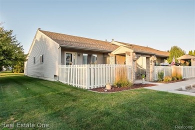 Lake Condo For Sale in South Lyon, Michigan