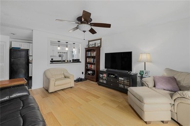 Welcome to desirable Pilgrim Court! This updated and - photo 12