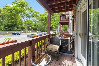 Welcome to desirable Pilgrim Court! This updated and - photo 15
