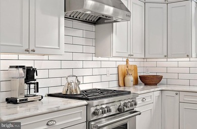 Perfectly positioned in the heart of highly sought-after South - photo 16