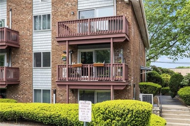 Welcome to desirable Pilgrim Court! This updated and - photo 17