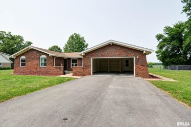 Lake Home For Sale in Taylorville, Illinois