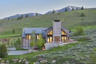 This site was chosen for its private, elevated, view-laden - photo 2