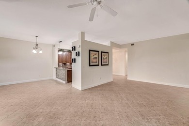 This lake front coach home has a brand-new roof, new AC with - photo 8