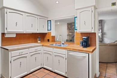 Fantastic Carmel-by-the-Sea cottage located on a very quiet - photo 8