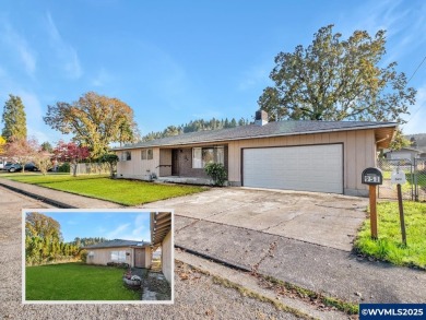 ** 2 HOMES ** DUAL LIVING in Sweet Home on .33 acre! This 1564