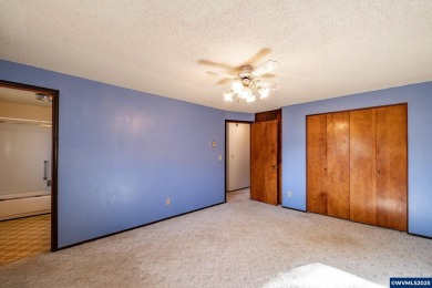 ** 2 HOMES ** DUAL LIVING in Sweet Home on .33 acre! This 1564