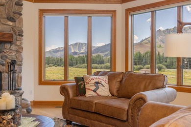 Stunning custom mountain home featuring unobscured Bald Mountain - photo 2