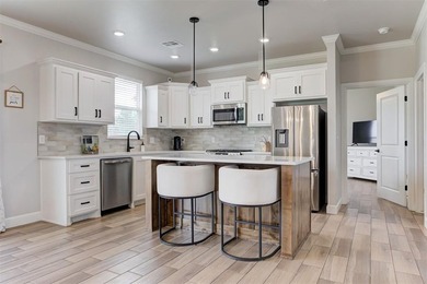 Custom Gellenbeck Home in Prairie Pointe Estates on a 1/2-acre - photo 6