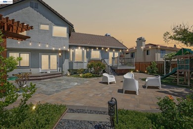 East-facing residence, situated in the desirable Canyon Hills - photo 3