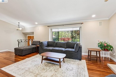 East-facing residence, situated in the desirable Canyon Hills - photo 6