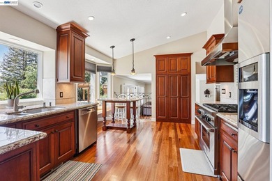 East-facing residence, situated in the desirable Canyon Hills - photo 9
