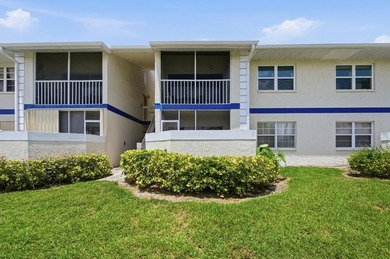 Enjoy comfortable Florida living in this charming 2-bedroom - photo 2