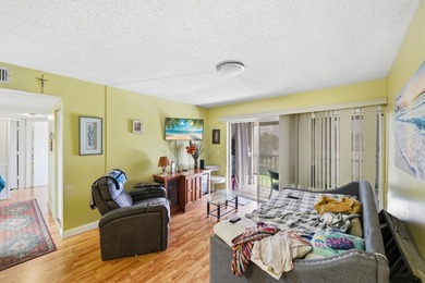 Enjoy comfortable Florida living in this charming 2-bedroom - photo 4
