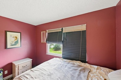 Enjoy comfortable Florida living in this charming 2-bedroom - photo 10