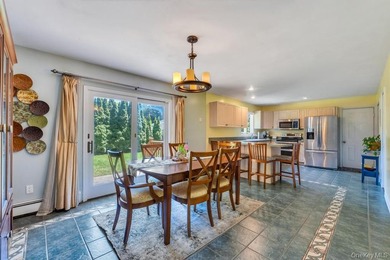 Welcome to 3 Woodbine Lane, nestled in the highly sought-after - photo 11