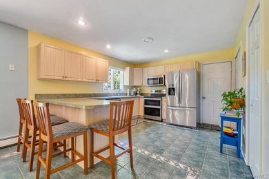 Welcome to 3 Woodbine Lane, nestled in the highly sought-after - photo 12