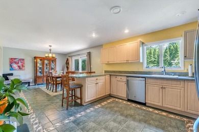 Welcome to 3 Woodbine Lane, nestled in the highly sought-after - photo 13