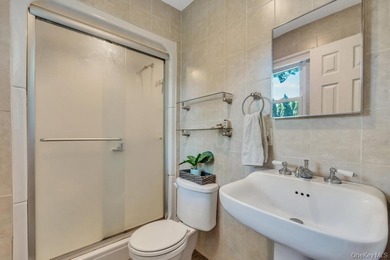 Welcome to 3 Woodbine Lane, nestled in the highly sought-after - photo 24