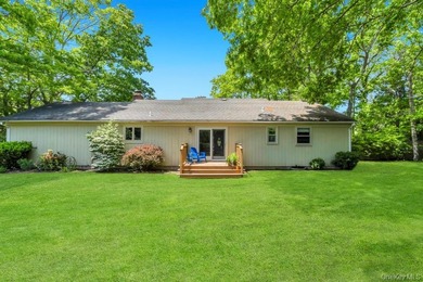 Welcome to 3 Woodbine Lane, nestled in the highly sought-after - photo 26