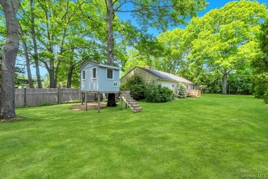 Welcome to 3 Woodbine Lane, nestled in the highly sought-after - photo 28