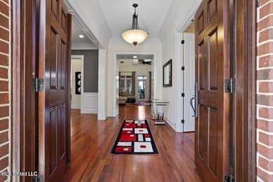 Custom built home in Florence Gardens, an extremely well laid - photo 4