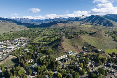 Perched on a coveted slope of Knob Hill, this exceptional parcel - photo 4
