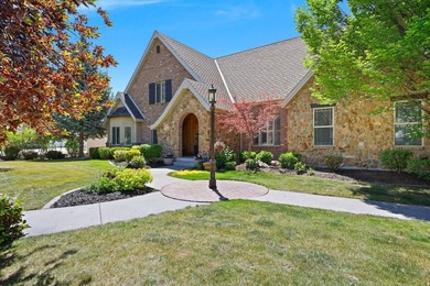 A home of this size, presence, and location doesn't come along - photo 3