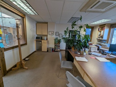 Elegant wood-paneled common area atrium, shared conference room - photo 4