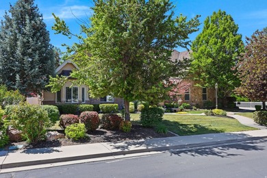 A home of this size, presence, and location doesn't come along - photo 4