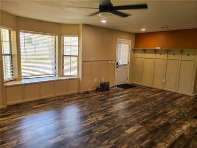 This is a great time of year to put a lake house under contract! - photo 5