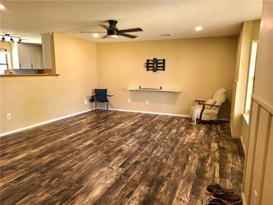 This is a great time of year to put a lake house under contract! - photo 6