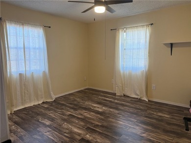 This is a great time of year to put a lake house under contract! - photo 8