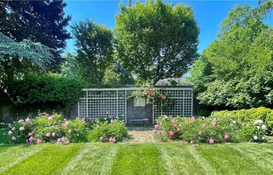 Impeccable construction, a gracious layout, and idyllic - photo 11