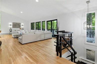 Meticulously renovated, this spacious 4 bedroom, 3 bathroom - photo 11