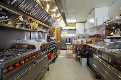 Own your own restaurant! Commercial property with a successful - photo 16