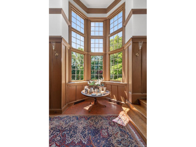 Impeccable construction, a gracious layout, and idyllic - photo 18