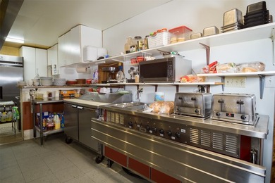 Own your own restaurant! Commercial property with a successful - photo 18