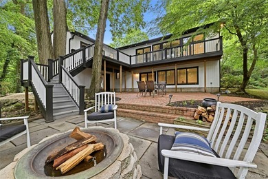 Meticulously renovated, this spacious 4 bedroom, 3 bathroom - photo 22