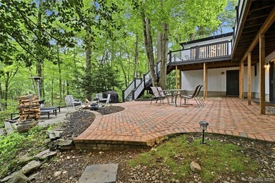 Meticulously renovated, this spacious 4 bedroom, 3 bathroom - photo 23
