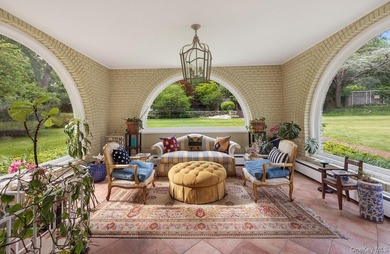 Impeccable construction, a gracious layout, and idyllic - photo 24