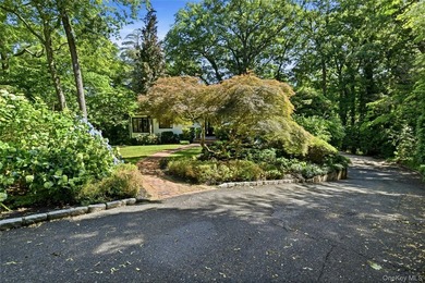 Meticulously renovated, this spacious 4 bedroom, 3 bathroom - photo 26