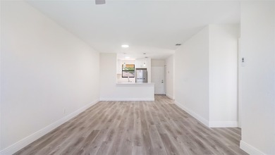 Top-Floor Corner Unit | All Ages | Rent Right Away! Experience - photo 9