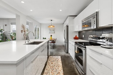 Welcome to St. George Place in the heart of Mount Pleasant. This - photo 1