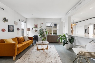 Welcome to St. George Place in the heart of Mount Pleasant. This - photo 6