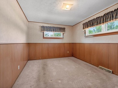 Conveniently located just minutes from downtown Warsaw, local - photo 15